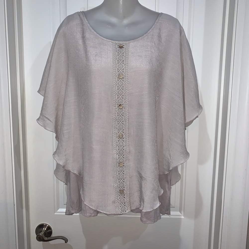 Naif Plus Size Cream Top NWOT